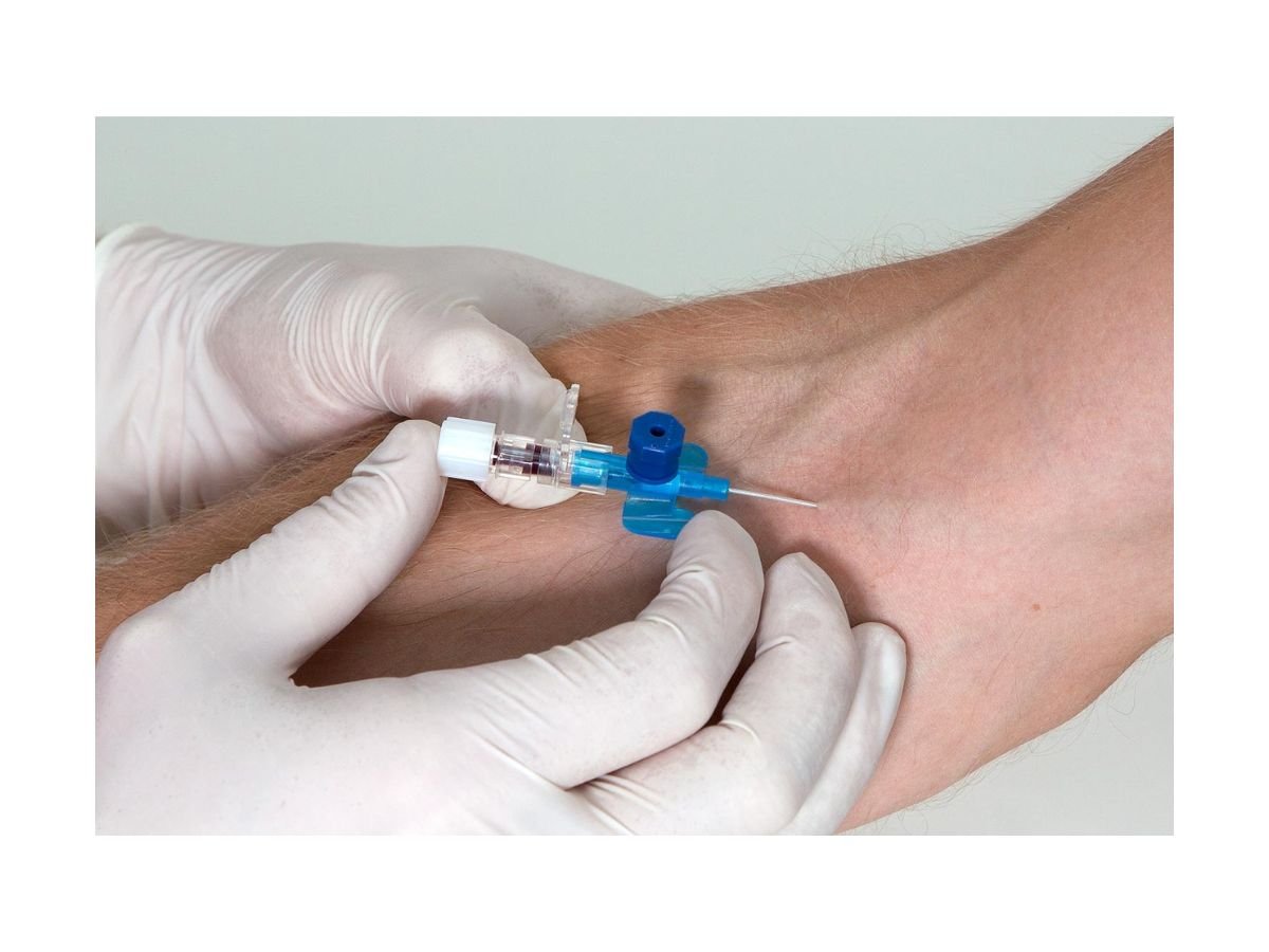 How to Give an Injection in a Cannula Easily at Home